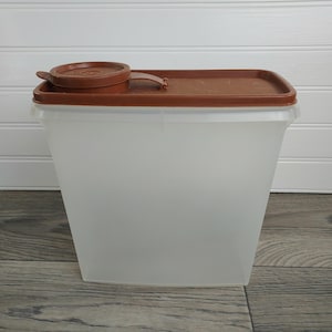 Tupperware Store-N-Pour Food Storage Container with Brown Flip Top Lid 469, 470 & 471 Vintage