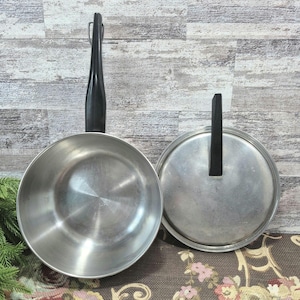 Vintage West Bend 2-QT Saucepan with Lid, Rare, UNUSUAL Handle on Lid! Mid-Century 1960&#39;s USA