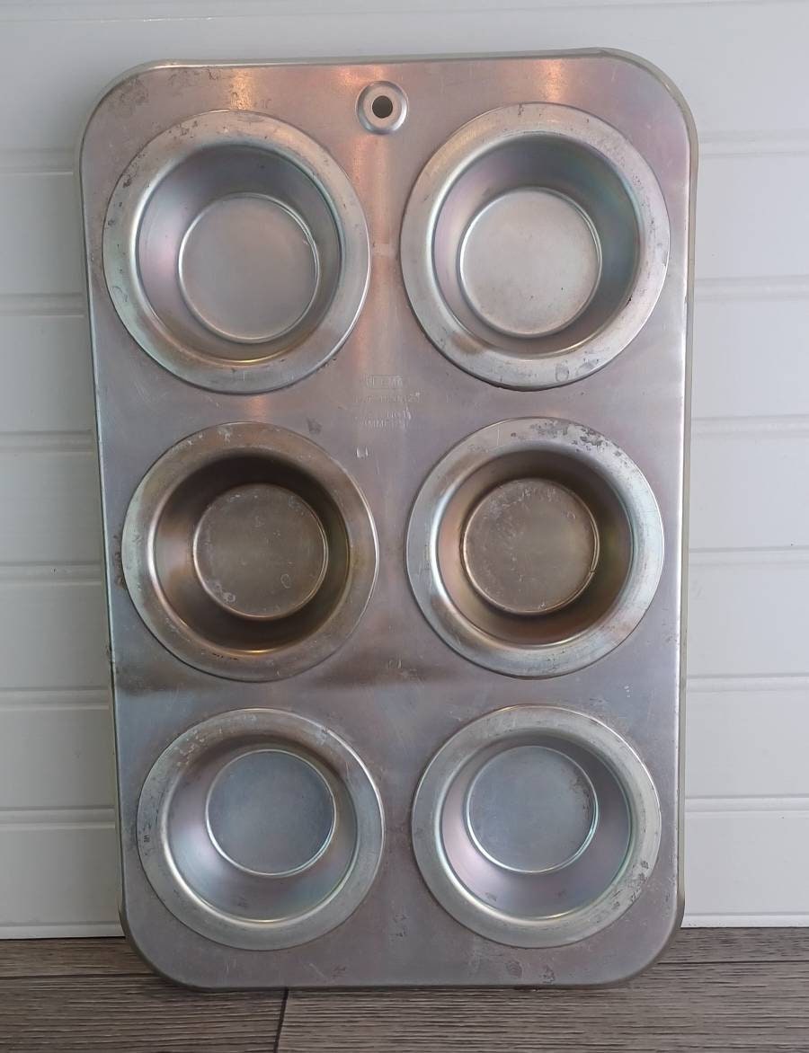 Vintage REMA Aluminum Oven Bakeware Pizza Pan Large 16” Vented Crispy Crust