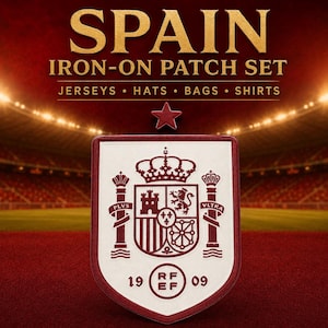 Puede incluir: Un conjunto de parches termoadhesivos con el escudo de la selección nacional de fútbol de España en rojo oscuro y blanco. El diseño del escudo incluye una corona, columnas y el texto RFEF 1909. El texto SPAIN IRON-ON PATCH SET aparece arriba.