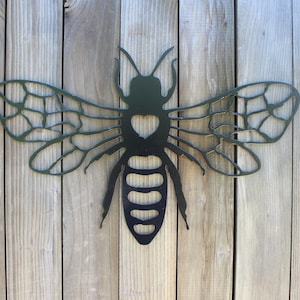 Handcrafted Metal Bee Wall Decor: Heart Accent, Powder Coated Finish
