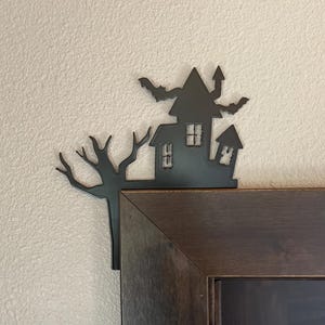Haunted House Door Corner: Spooky Steel Halloween Decoration