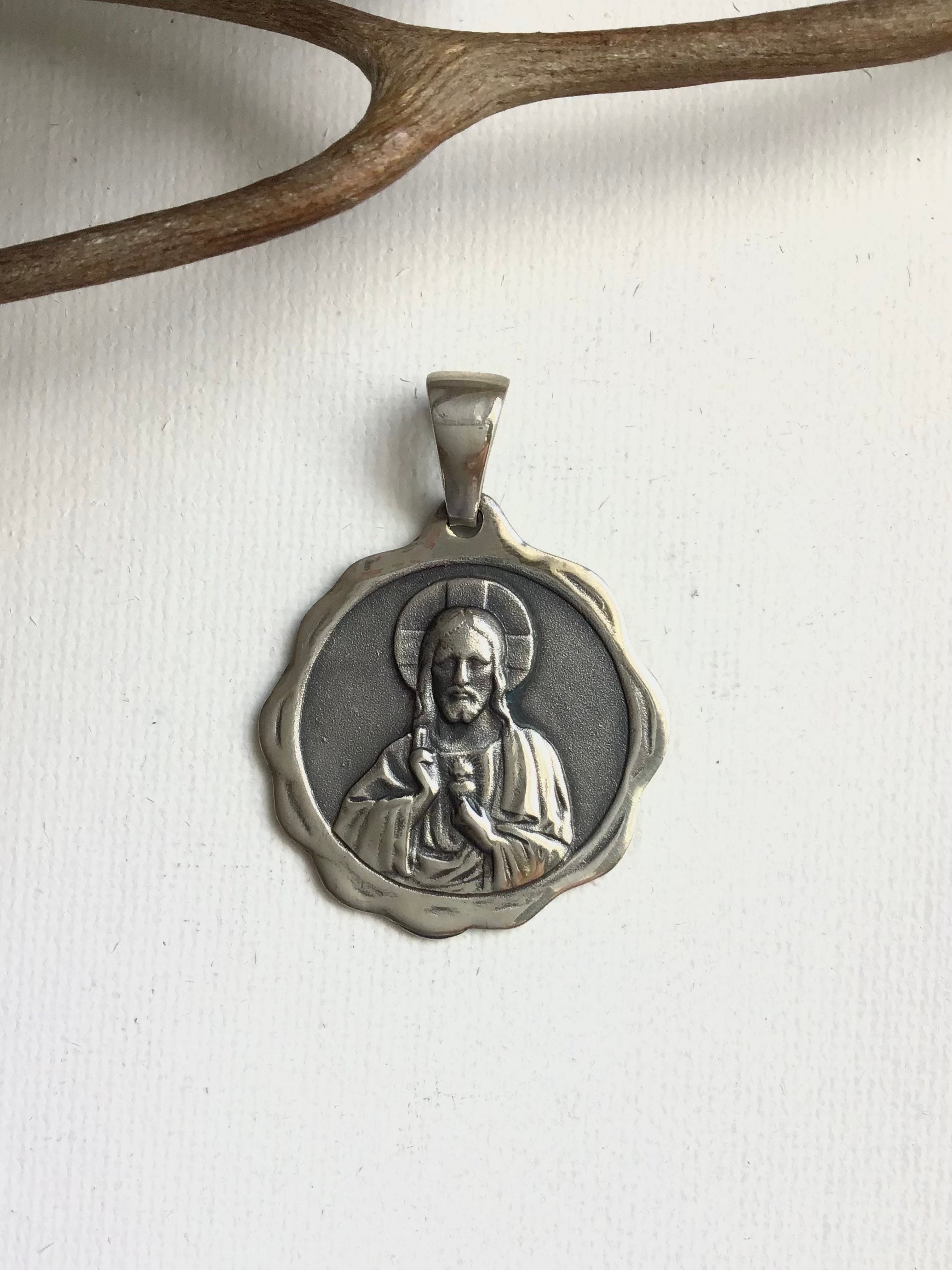 Sacred Heart of Jesus. Sterling Silver Pendant - Etsy