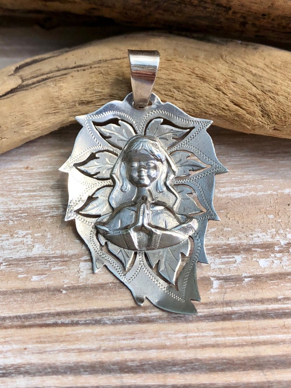 Vintage Communion/Confirmation Pendant. Silver 980