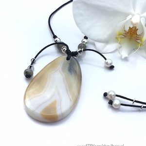 Natural Agate Necklace/ Choker. Adjustable Length.