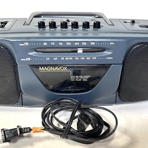 Klasyczny magnetofon kasetowy Magnavox AQ5131/17 Boombox AM/FM z 1994 roku