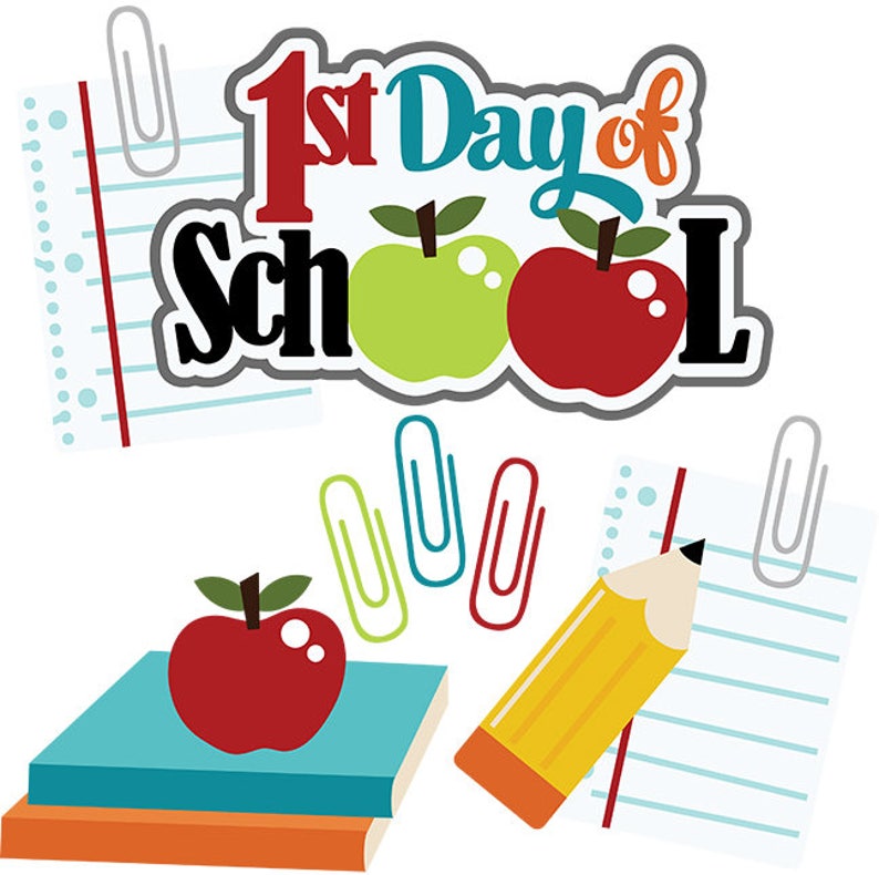 以下が含まれることがあります： 「1st Day of School」の文字と赤いリンゴ、鉛筆、クリップ、本の積み重ねが描かれたカラフルなイラストです。