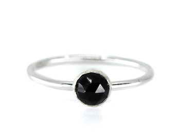 Black onyx ring in sterling silver - Minimalist silver stacking ring - Birthstone jewelry