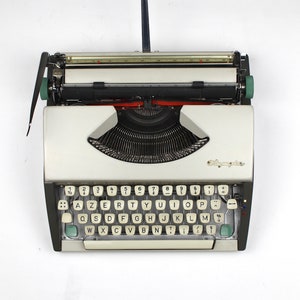 Olympia SF de Luxe - French Keyboard - Include New ribbon Black & red - beige portable typewriter