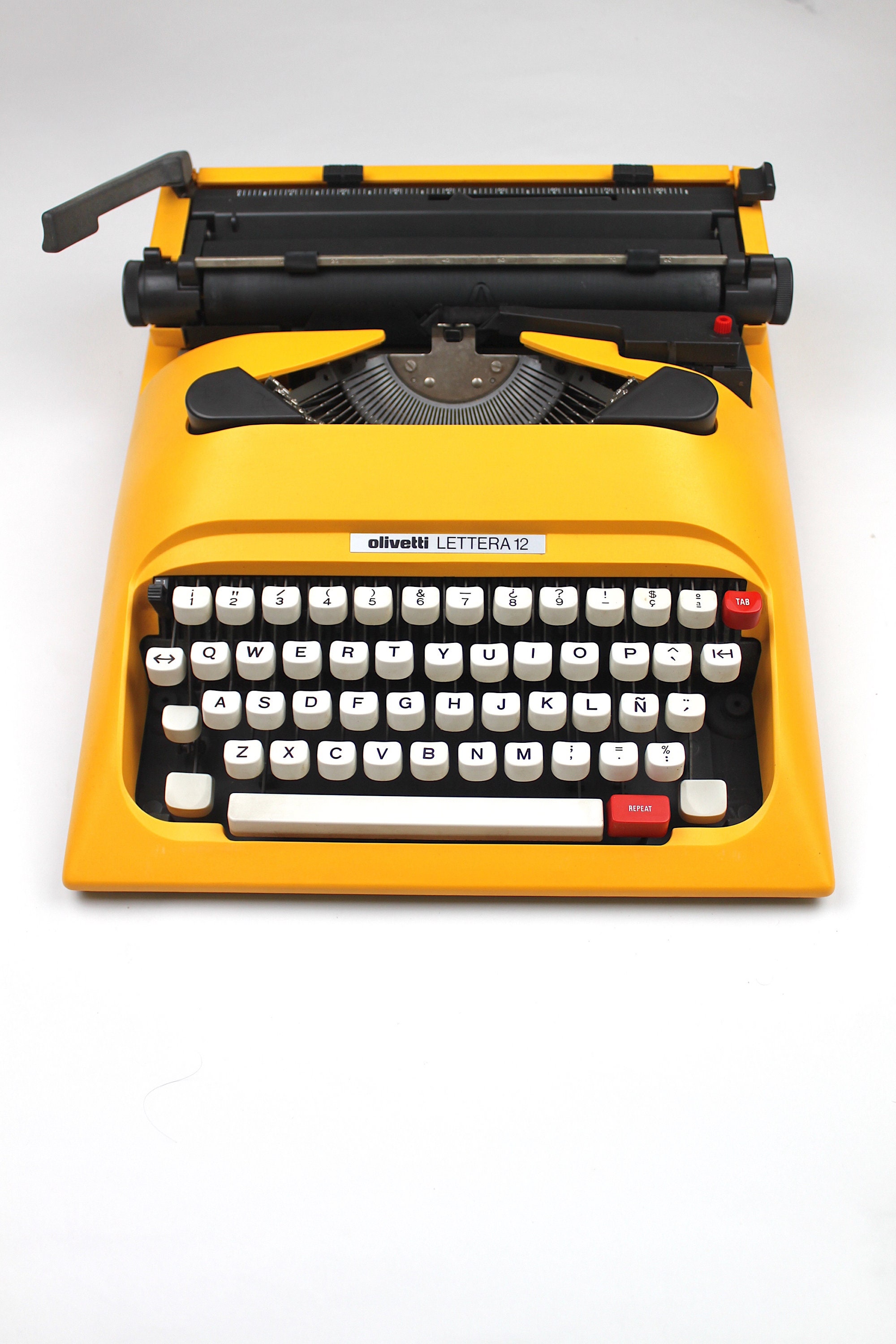 タイプライター Olivetti LETTERA 12 レトロ タイプライター Olivetti LETTERA 12 レトロ olivetti Lettera25 中古
