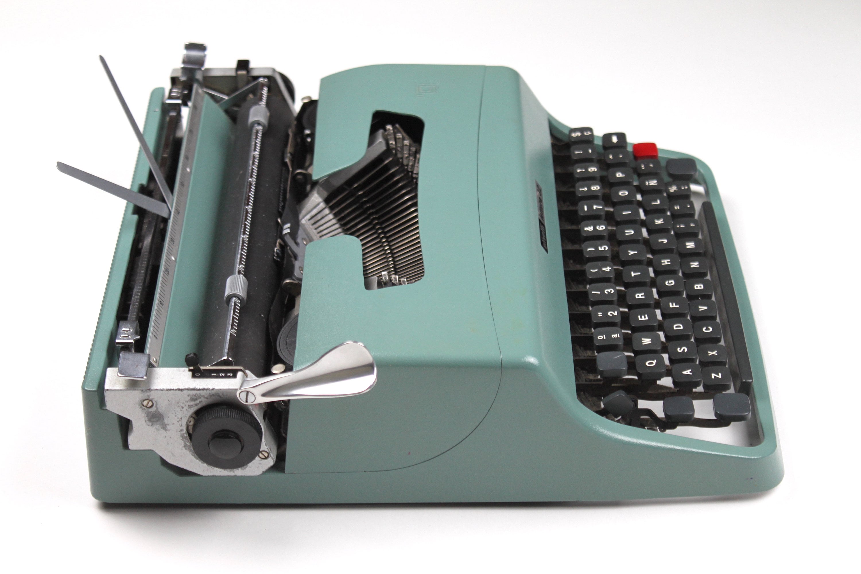 Olivetti Lettera 32 - Vintage Typewriter - New Ribbon Black