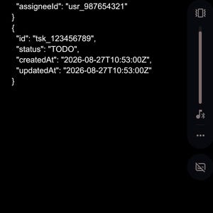 以下が含まれることがあります： Software do Cláudioというタイトルのソフトウェアタスク管理インターフェースを表示する携帯電話の画面。画面には、title、description、priority、dueDate、assigneeld、id、status、createdAt、updatedAtなどのフィールドを含むJSONコードブロックが表示されています。