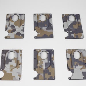 SmartTag2 plate for Ridge wallet made out of plastic , Samsung Smart Tag 2 Urban Camo