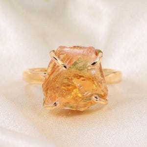 Rå citrinring, 14K guldring, handgjord ring, naturlig citrin ädelstensring, råa kristallsmycken, uttalandering i gult guld, present till henne