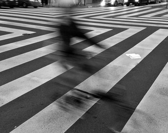 Minimalistische Santa Monica Crosswalk und Fahrrad Los Angeles Fotodruck, California Wandkunst, schwarz und weiß Kunst, Route 66. California Coast