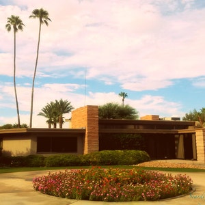 Frank Sinatra Home Photo. Twin Palms Palm Springs House. Odbitka fotograficzna. Fotografia podróżnicza vintage. Palmy. Lata 50. XX wieku. Mid Century Modern