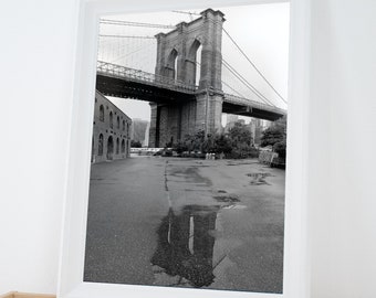16x10 Brooklyn Bridge-reflektion i svartvitt. Regnig dag i New York. Väggkonst. New York-fotografi. Landskapsfotografi i Brooklyn