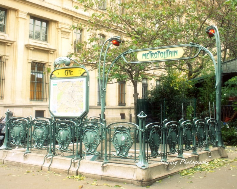 パリの地下鉄標識メトロポリタン写真プリント。アールヌーボー