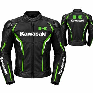 Può includere: Una giacca da moto nera con accenti verdi e bianchi, una cerniera frontale a tutta lunghezza e un colletto con bottone a pressione. Il logo e la scritta Kawasaki sono stampati sul petto, sulle maniche e sulla schiena. Include protezioni sulle spalle.