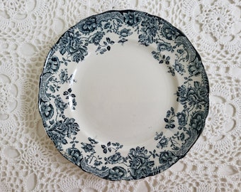Blue and White Chinoiserie Floral China Plate by Hollinshead & Kirkham of England, Togo Pattern