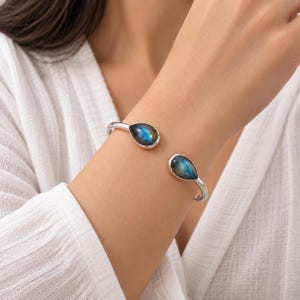 Bracciale rigido in labradorite, bracciale aperto in argento sterling 925, bracciale con pietra preziosa labradorite a goccia, gioielli in argento fatti a mano con riflessi blu