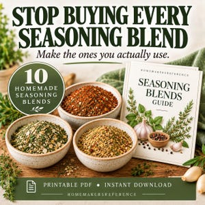 Peut inclure: Un guide numérique intitulé Seasoning Blends Guide avec le texte Stop Buying Every Seasoning Blend et 10 Homemade Seasoning Blends. Trois bols en céramique mouchetée contiennent des mélanges d'épices, accompagnés d'ail et d'herbes.