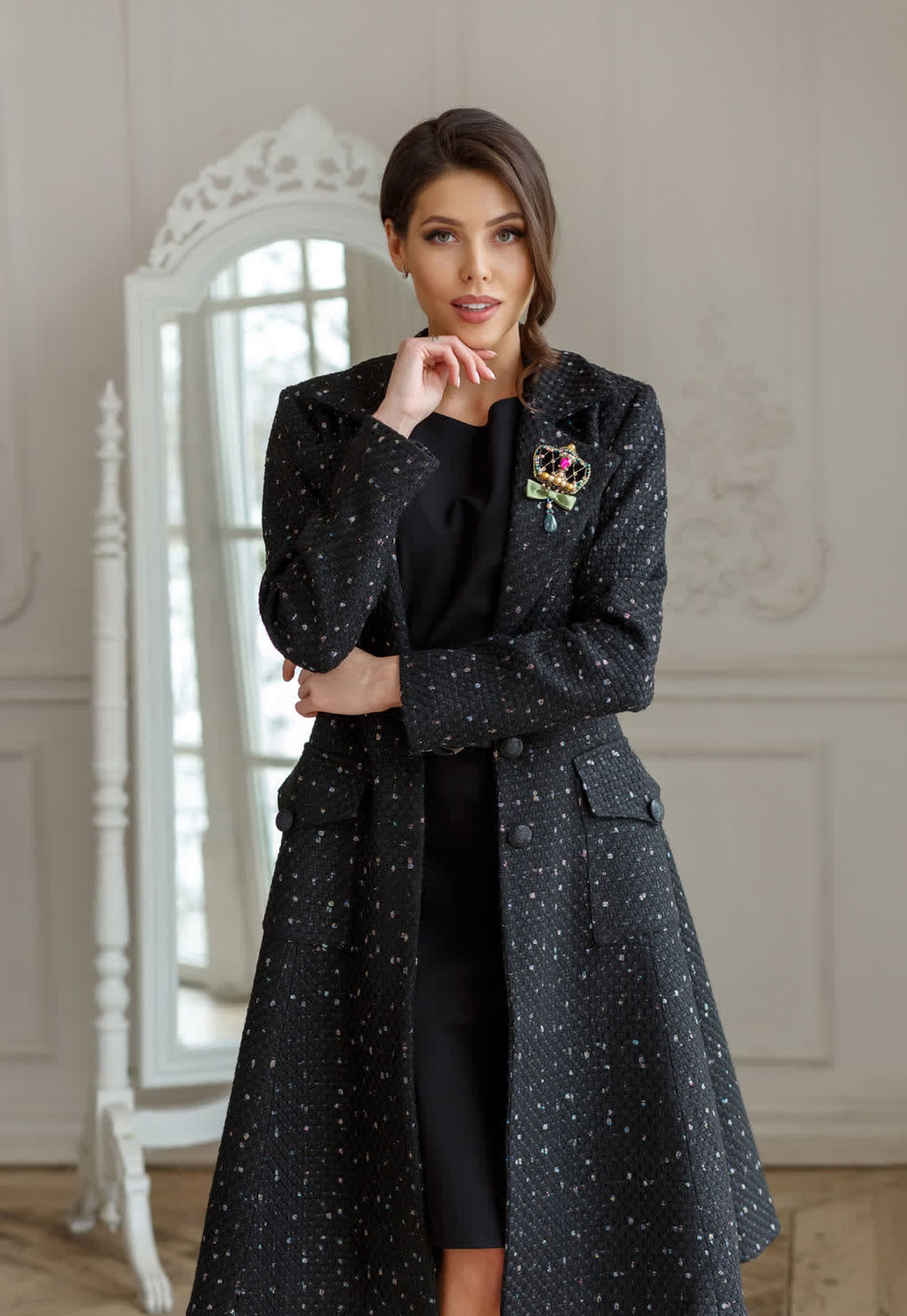 Kristin Baxter'S Elegant Coat: A Closer Look - ro45rqj