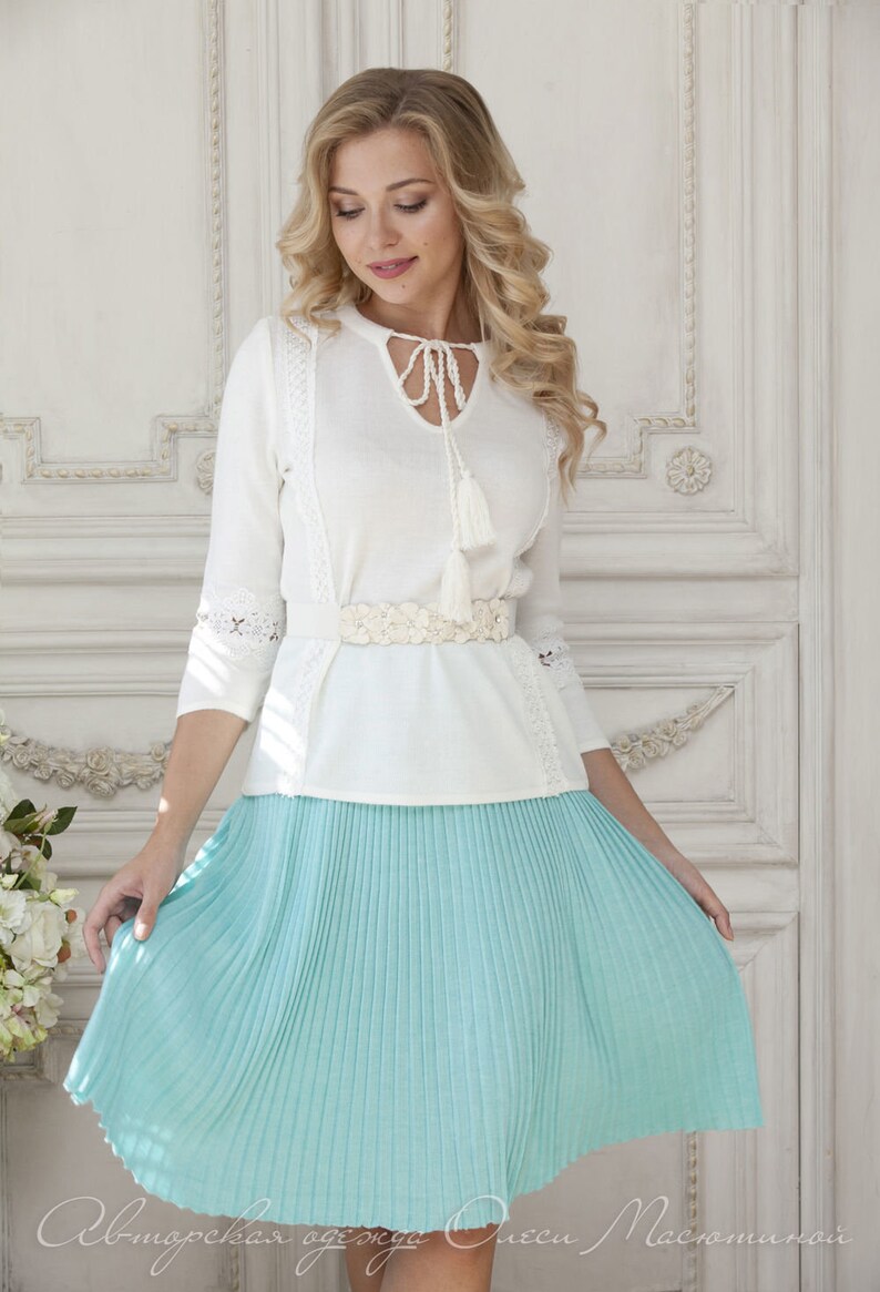 Elegant knitted skirt set suit Pastoral white and mint colours straight blouse with two types of lace and pleated skirt!
