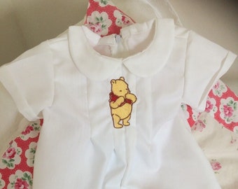 Combinaison bébé WINNIE THE POOH en blanc Tenue de baptême, baptême, anniversaire