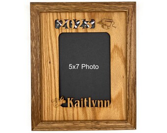 Personalisierter Bilderrahmen zur Abschlussfeier 2026: Eichenholz, für Fotos im Format 5x7