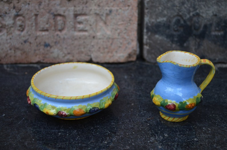 Vintage Italian Miniature Bowl and Pitcher Set, Hand-Painted Blue with Yellow and Red Flowers, Italian Pottery, Collectible Set, European Bild 3