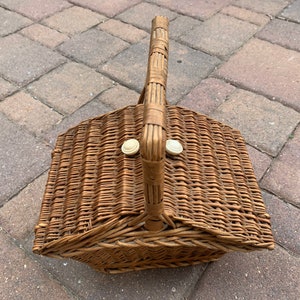 Antique Basket, Sewing Basket, Dorothy Toto Basket Wizard of Oz, Set Prop, Vintage White Knobs, Folk Art Wooden Basket, Lidded Basket