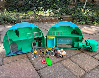 Vintage Wild Kratts Tortuga Playset with Figures and Creature Power Disks, Chris and Martin, Chef Gourmand, Aviva, Koki, Jimmy, Zack, Donita