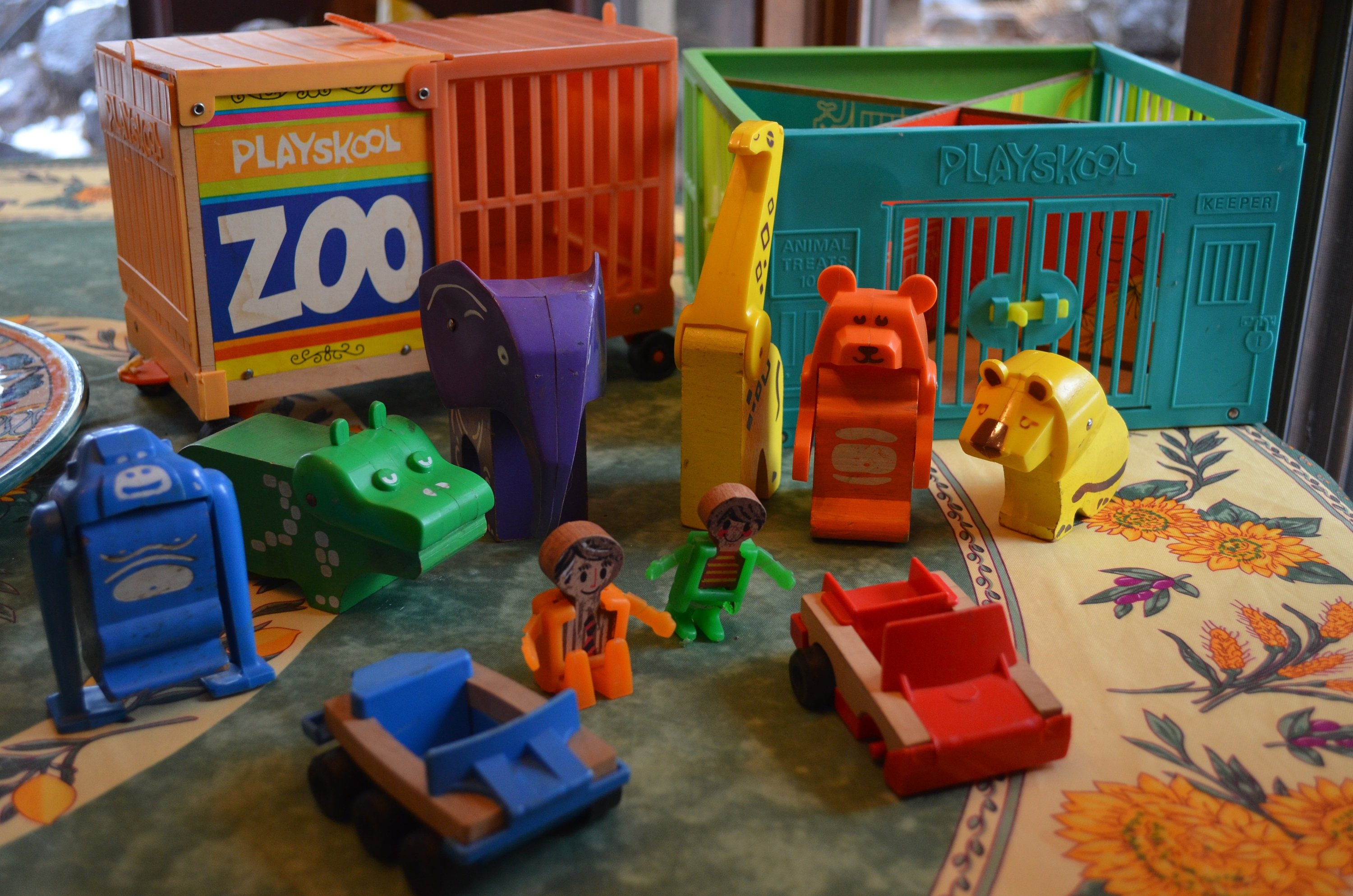 Vintage Playskool Tykeworld Lock-up Zoo With Cages and Rolling