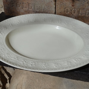 Vintage Wedgwood Wellesley Oval Serving Platter, Vegetable Platter, Etruria & Barlaston England, Large Cream White Floral Leaf Pattern