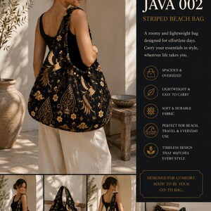 Peut inclure: Un sac de plage noir de style hobo orn&eacute; d'un motif dor&eacute; repr&eacute;sentant un ph&eacute;nix et des fleurs. Le sac pr&eacute;sente une large bandouli&egrave;re et une silhouette souple et d&eacute;structur&eacute;e. Le texte sur l'image inclut JAVA 002 STRIPED BEACH BAG et ARKAEL STUDIO.