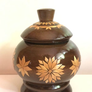 Vintage Russian Inlay Folk Art Stash Box Miniature Jewelry Box Trinket Catcher Starburst Star Snowflake Design 1995 Semelov Label Cyrillic