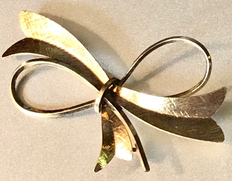 Vintage Carl Art Brooch Modernist Gold Filled Brooch Retro Ribbon Figural Brooch with Florentine Finish