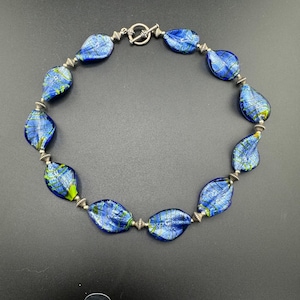 Vtg Venetian Twisted Foil Glass Beaded Necklace Iridescent Blue w Green Oval Beads Silver Ribbed Bead Accents & Toggle Clasp Murano Style