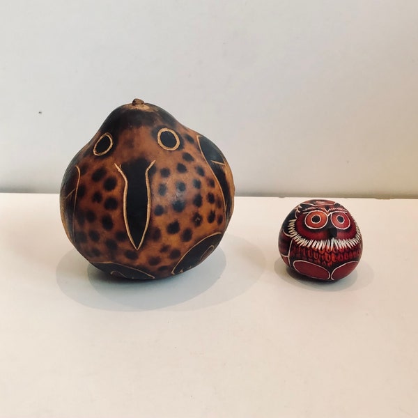 2 Vintage Peruvian Folk Art Owl Gourds Pyrography Carving Made in Peru Indigenous Art Miniature Red Owl Birds Rattles