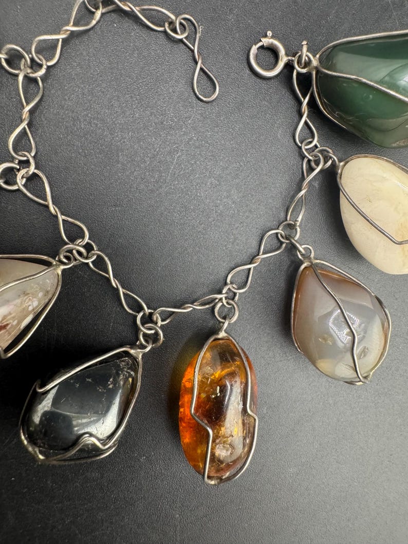 Pulseira vintage de ágata com pingentes, feita à mão com pedras polidas e gemas verdadeiras. imagem 3