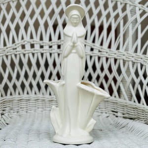 Vintage Creamy Ivory Royal Haeger Virgin Mary Figurine Planter Vase Madonna Praying Hands Stunning Catholic Statuary Model RS132 Church Core