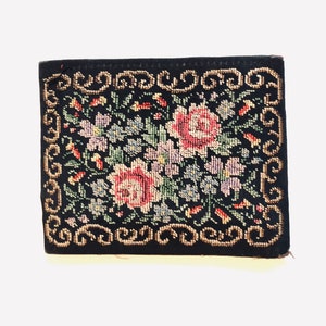 Cartera vintage de mujer de Petit Point con bordados intrincados, rosas rosas, interior de cuero rojo, fabricada en Alemania Occidental en la década de 1950