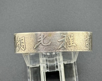 Elegant vintage kinesiskt silvermanschettarmband med upphöjda asiatiska bokstäver 23g