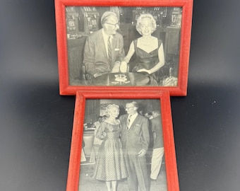 Paar vintage midden van de eeuw ingelijste zwart-witfoto's Las Vegas-stel op cocktailparty met fruitmachines jaren 60 muurkunst AS IS