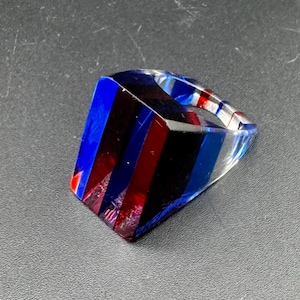 Fun Vintage Mid Century Rot & Blau gestreift Lucite Ring Geometrische Chunky MCM Form sz 6,5