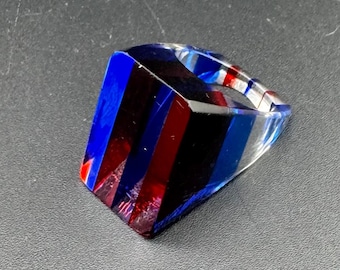 Fun Vintage Mid Century Red & Blue Striped Lucite Ring Geometric Chunky MCM Shape sz 6.5