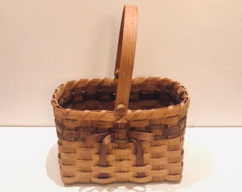 Charming Small Vintage Hand Woven Berry or Egg Basket with Wooden Reed Ribbon Bow & Carrying Handle Easter Egg Purse Display