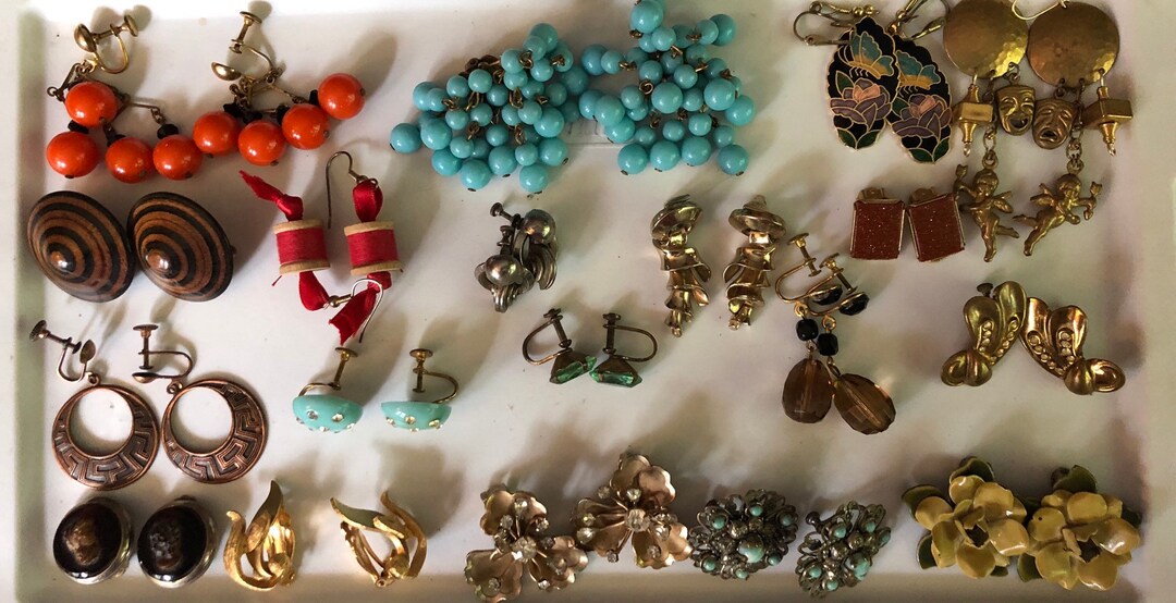 Gros Lot De Bijoux Fantaisie Vintage - Boucles D'oreilles, Broches, Colliers... Parfait Pour Créateurs Et Brocante
