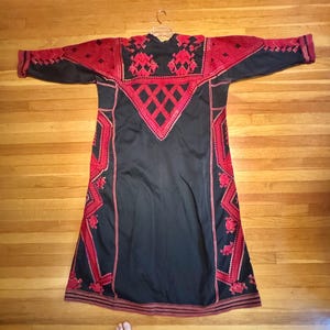 Vintage Mideastern Woman’s Embroidered Kaftan Dress Ethnic Tribal Abaya Thobe Clothing